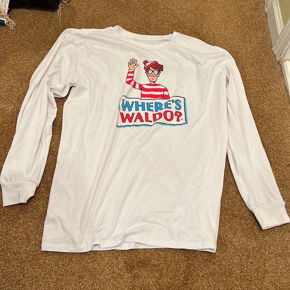 Large oversized WHERES WALDO shirt